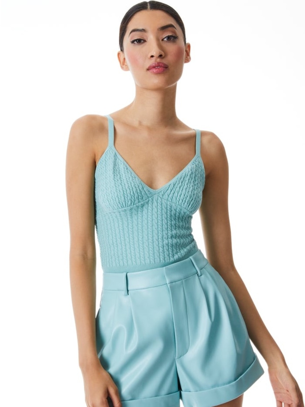 Kenna Cable Cropped Sweater Tank in Breeze
ALICE + OLIVIA
Color: Breeze